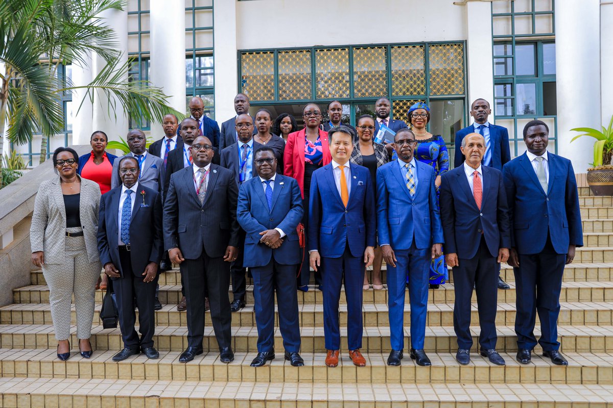 The WIPO- Uganda engagements continued with a meeting with the Presidency, at the Ministry of Foreign Affairs.

The Director General WIPO, Mr. Daren Tang, alongside his team met the Attorney General, Hon. Kiryowa Kiwanuka <a href="/KiryowaKk/">Kiryowa Kiwanuka</a> , alongside Hon. Norbert Mao <a href="/norbertmao/">Norbert Mao</a> ,