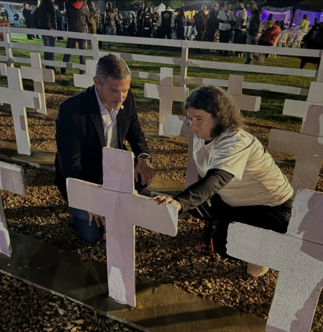 Ayer tuve el honor de compartir la última sesión de la diputada nacional <a href="/AraujoMFernanda/">María Fernanda 🇦🇷🇦🇷🇦🇷</a>, hermana del soldado Elbio Eduardo Araujo Héroe de Malvinas.  Compartimos años de lucha, de convicciones y de un amor profundo por Dios, la Patria y nuestros héroes. Gracias Fernanda 🇦🇷