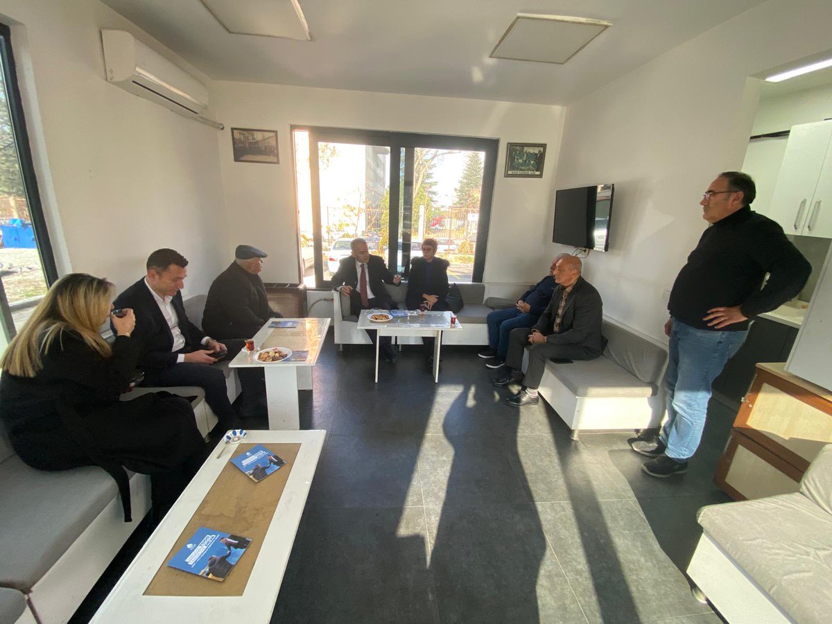 📍Yeşiltepe Taksi, Emek Yıldız Taksi, Balgat Kardeşler duraklarını Mv. Sn. <a href="/erginsadullah/">Sadullah Ergin</a> ve Ankara İl Başkan yardımcılarımız ile birlikte ziyaret ettik. 

Genel başkanımız Sn.<a href="/alibabacan/">Ali Babacan</a>’ın selamlarını ve taksici esnafımızın dertlerine deva olacak çözüm önerilerini ilettik.

ÖTV