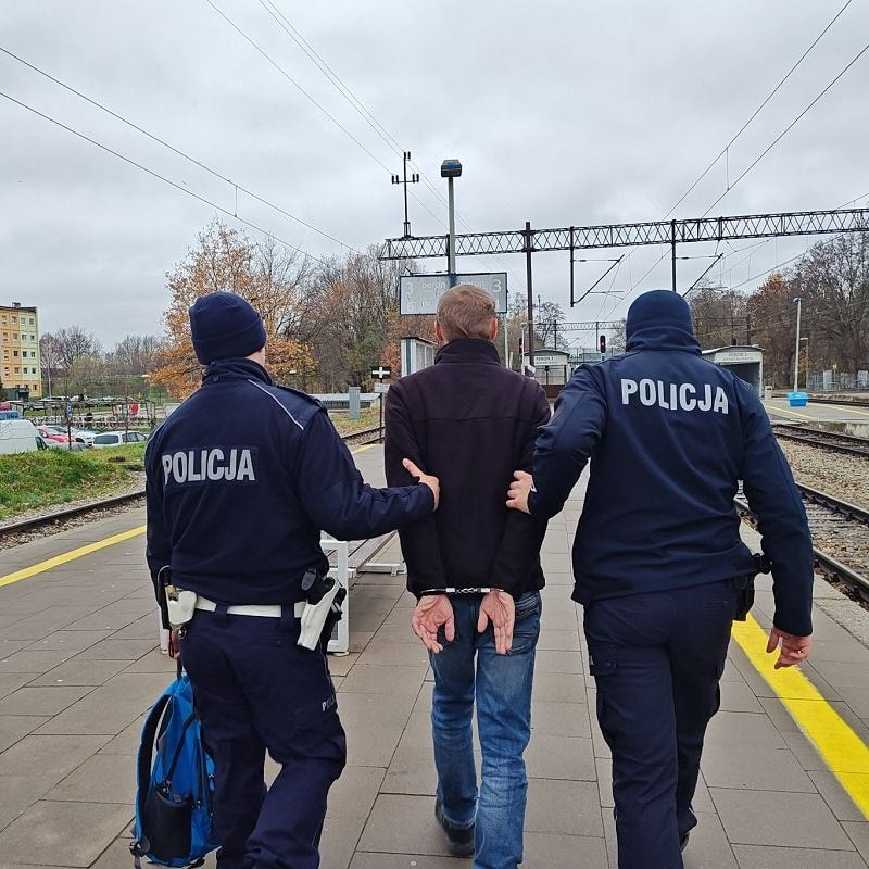 PanstwoTrytytki's tweet image. PEDOFILIA

W listopadzie Funkcjonariusze Centralnego Biura Zwalczania Cyberprzestępczości zatrzymali w wielkiej akcji pod kryptonimem "Game Over" aż 100 osób podejrzanych o przestępstwa pedofilskie. 

Zabezpieczono ponad 600 tys. plików oraz liczne urządzenia i nośniki danych z…