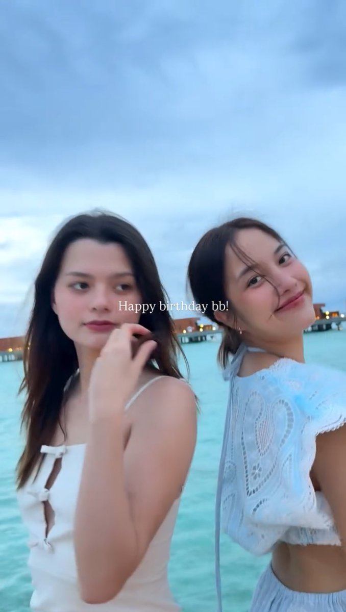 peepedleader_'s tweet image. ฟรีนเบคกับมัลดีฟส์เป็นอะไรที่🤌🏻