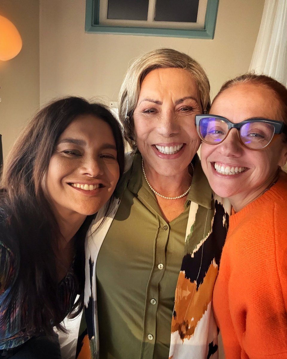 Lígia e Dona Josefa juntas matando saudade?! O que será que vem por aí em #TrêsGraças?! Que delícia gravar com Arlete Salles sempre ❤️