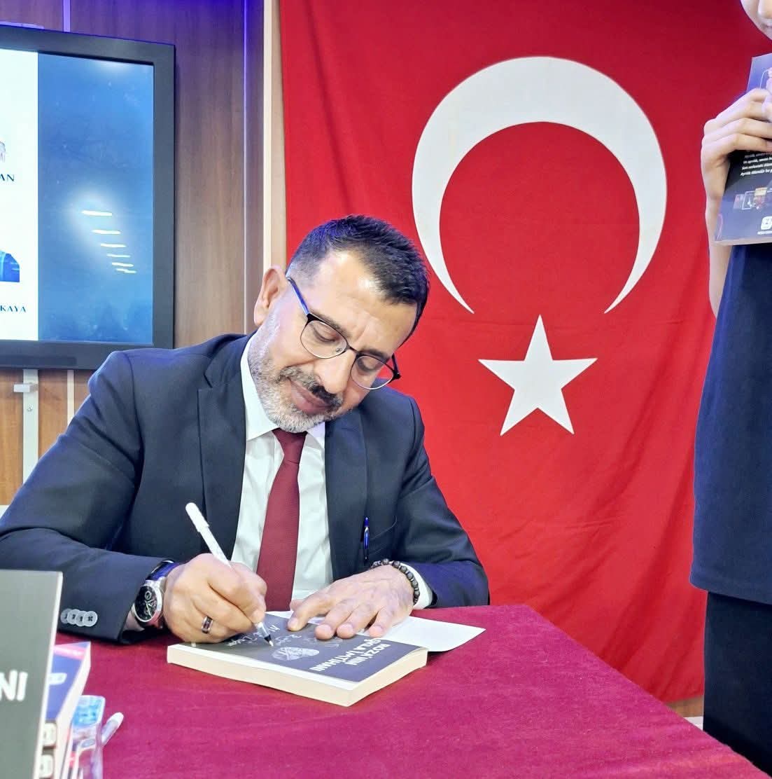 Murat Doğan yazdı...
Sevgili Genç Neden Vazgeçmemelisin?
mardinlife.com/kose-yazisi/se… 
<a href="/muratdogan7735/">Murat Doğan #Düşenler Koşanlardır...</a>