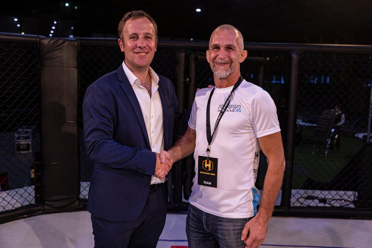 Depuis trente ans, j’arpente les chemins du MMA, toujours avec la même volonté de me dépasser, la soif d’apprendre  et l’envie d’entreprendre.
Merci à tous mes compagnons de route, passés et présents et en route pour des projets toujours plus ambitieux et innovants 👊