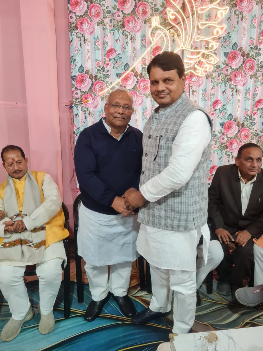 आज पटना में बिहार सरकार में स्वास्थ्य मंत्री आदरणीय श्री मंगल पाण्डेय जी के यहां विवाह समारोह में शामिल होकर नवदंपत्तियों को सुखमय वैवाहिक जीवन की शुभकामनाएं प्रेषित की।

इस दौरान एनडीए के विधायक, मंत्री व अन्य साथीगण से स्नेहशील मुलाकात भी हुई ।