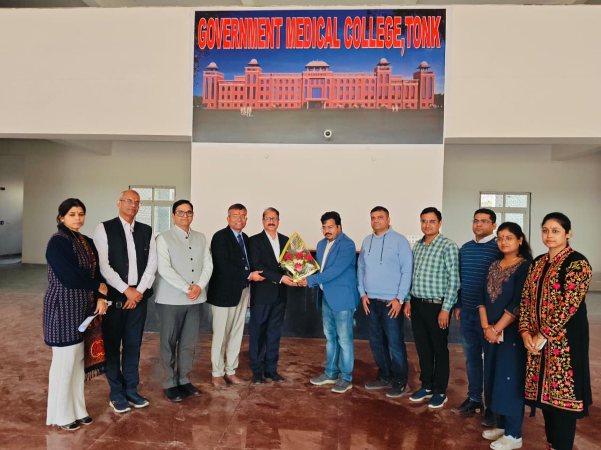 आज राजकीय आयुर्विज्ञान महाविद्यालय, टोंक में प्रथम वर्ष MBBS बैच के विद्यार्थियों के लिए गरिमामय चरक शपथ समारोह का भव्य आयोजन किया गया। समारोह में मुख्य अतिथि के रूप में डॉ. सुशील कुमार भाटी, अखिल भारतीय उपाध्यक्ष, National Medicos Organisation (NMO), उपस्थित रहे।