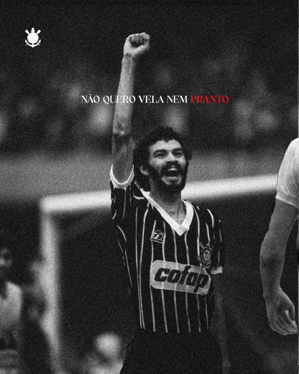 Corinthians's tweet photo. “Quero morrer em um domingo e com o Corinthians Campeão” ✊🏾8️⃣

Há 14 anos, Sócrates nos deixava com seu desejo cumprido. 🖤🤍

O Pacaembu estava lotado para homenageá-lo e celebrar mais um Brasileirão para o Coringão. 🏴🏳️

#CulturalDoCorinthians
#VaiCorinthians https://t.co/eb3oAqqxHx