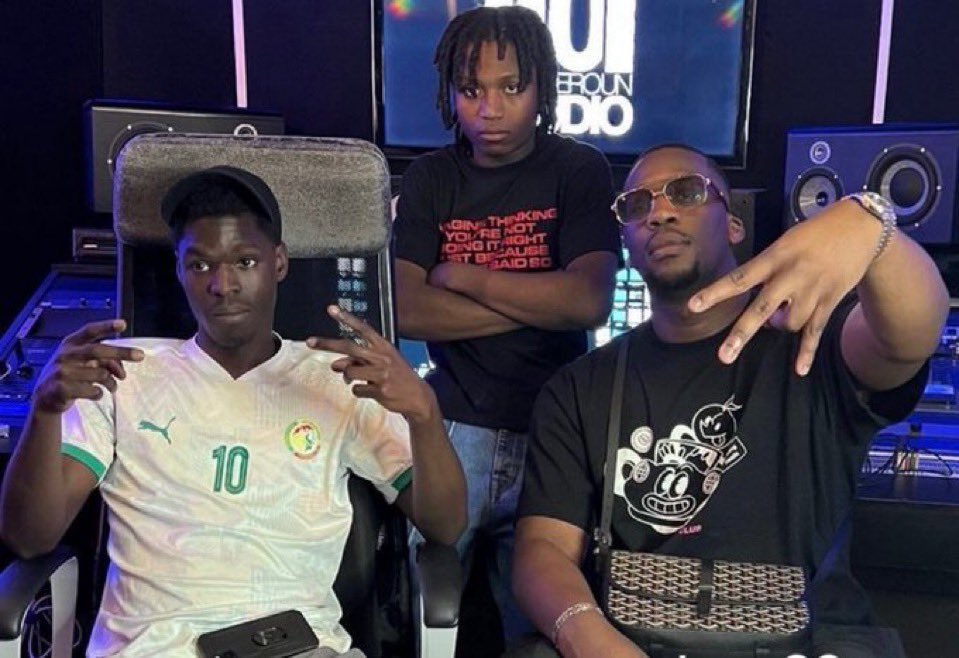 DiscoveryDrill's tweet image. HLD x SDM 

On va enfin avoir ce feat à minuit…