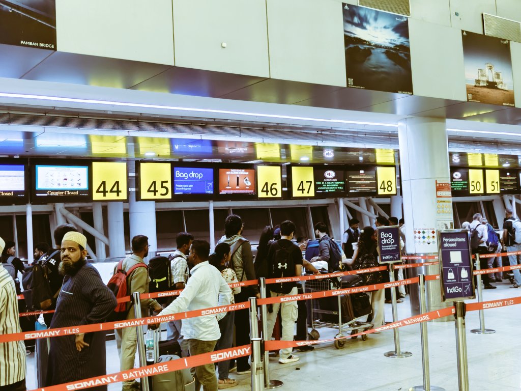 ramnarayanan's tweet photo. Indigo flights crisis is a big catastrophe for India.
Q's fr GOI, DGCA &amp; Indigo 
1) Y wasn't indigo aware of impending rule changes
2) Ws indigo nt adhering to basic safety norms fr many years
3) why Goi not ensuring competition like in telecom . 

@DGCAIndia  ,@IndiGo6E https://t.co/sFUK1aIezD