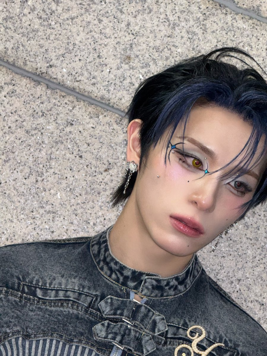 HARUページですฅ^•ω•^ฅ 📸] 251130 SBS 인기가요 #HARU ｡*₊˚✧ 🩵 #XLOV #엑스러브 #하루