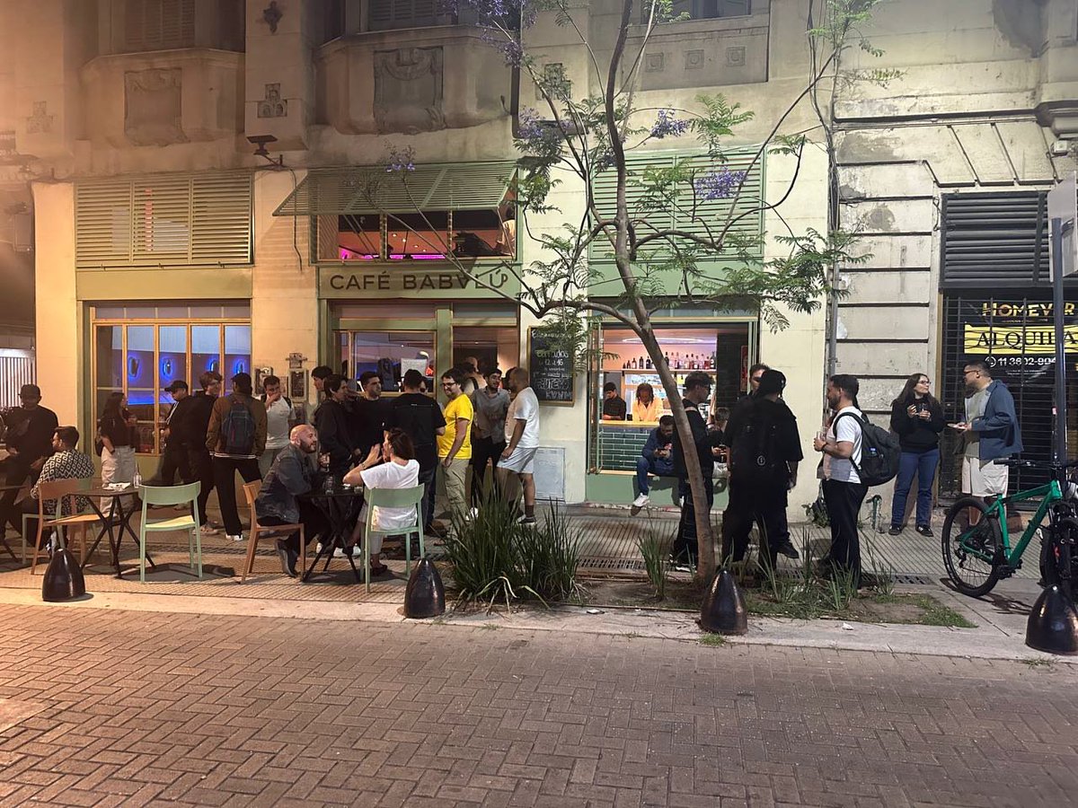 0xoucan's tweet photo. días 11 y 12 durante el día cowork en Babalú Café by @RollAMate y @fruteroclub
12 durante la noche ... @FlashTalkCoto #FlashTalkCotorreo, una velada con aprox 65 personas, más de 10 charlas sobre temas web 3, una locura que fue posible gracias a #EVVM y @mobil3_xyz + @fruteroclub + @celomexico
