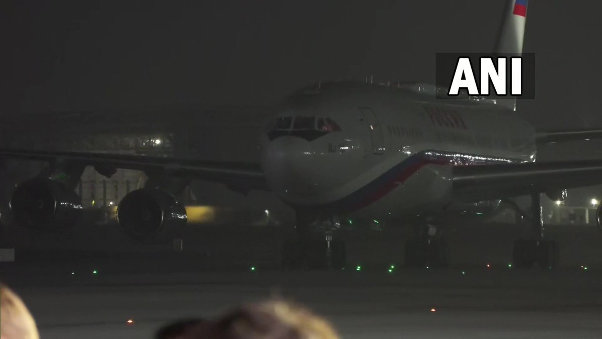 globaldailyy's tweet photo. Russian President Putin reaches Palam Airport , Delhi 

Welcome to India 🇷🇺🇮🇳

राष्ट्रपति पुतिन | राष्ट्रपति व्लादिमीर पुतिन | India Russia 
#PutinInIndia #Putin #RussiaIndia https://t.co/Hb2zHml3GU