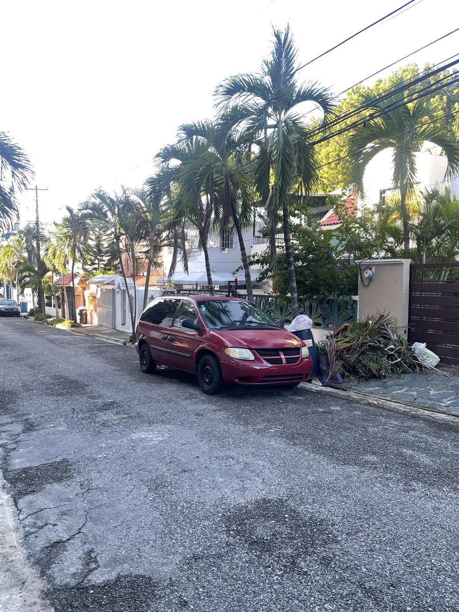 ArielMelo17's tweet photo. @AlcaldiaDN @CarolinaMejiaG La basura está arropando los principales sectores del D.N. Más de 7 días sin pasar a recoger la basura. Esto es en la calle procasa y edda del km 7 1/2 de la Independencia. https://t.co/uMB77fNoVE