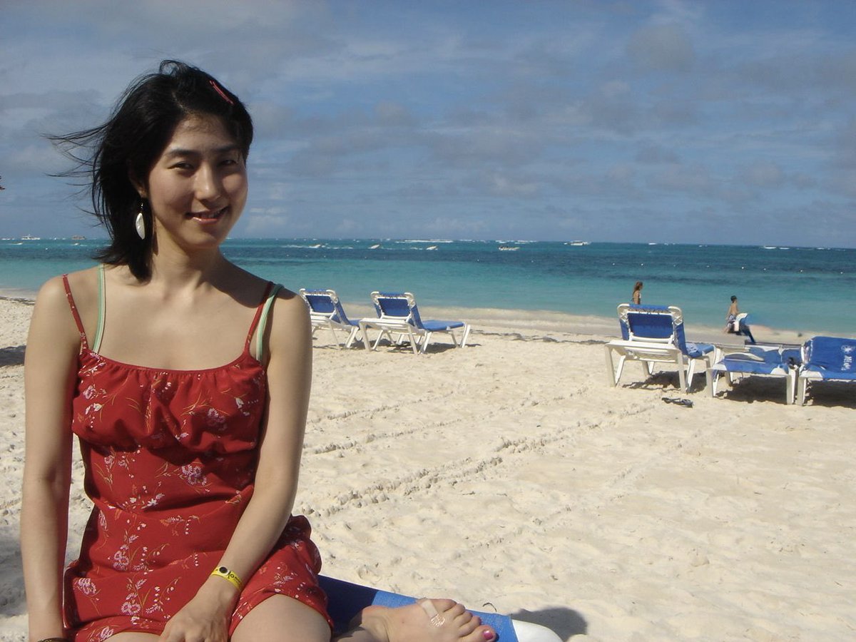 힘들었던 20대 사진 올리는 게 유행인가. 
대학 졸업 후 나의 20대 후반은 치열하게 일하고 전투적으로 놀며 철딱서니 없이 탕진하던 다소 한심하던 시절인데 딱히 후회는 없다. 

사진은 땡스기빙 연휴 때 아틀란타 사는 친구랑 갔던 휴양지 Punta Cana. 
Nov, 2006