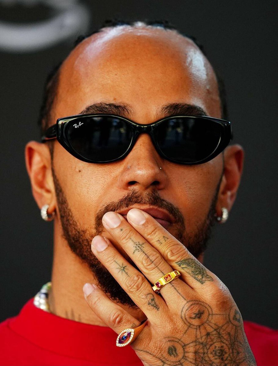 GazzettaFerrari's tweet photo. 🚨 | Hamilton was asked what advice he would give to the title contenders:

“I wouldn't give anyone advice. They're my competitors. So I'd probably be telling them fibs.”

“As I said, they're all my competitors, so I'm not rooting for anybody but myself and this team.” https://t.co/6Y4KkAgJKm