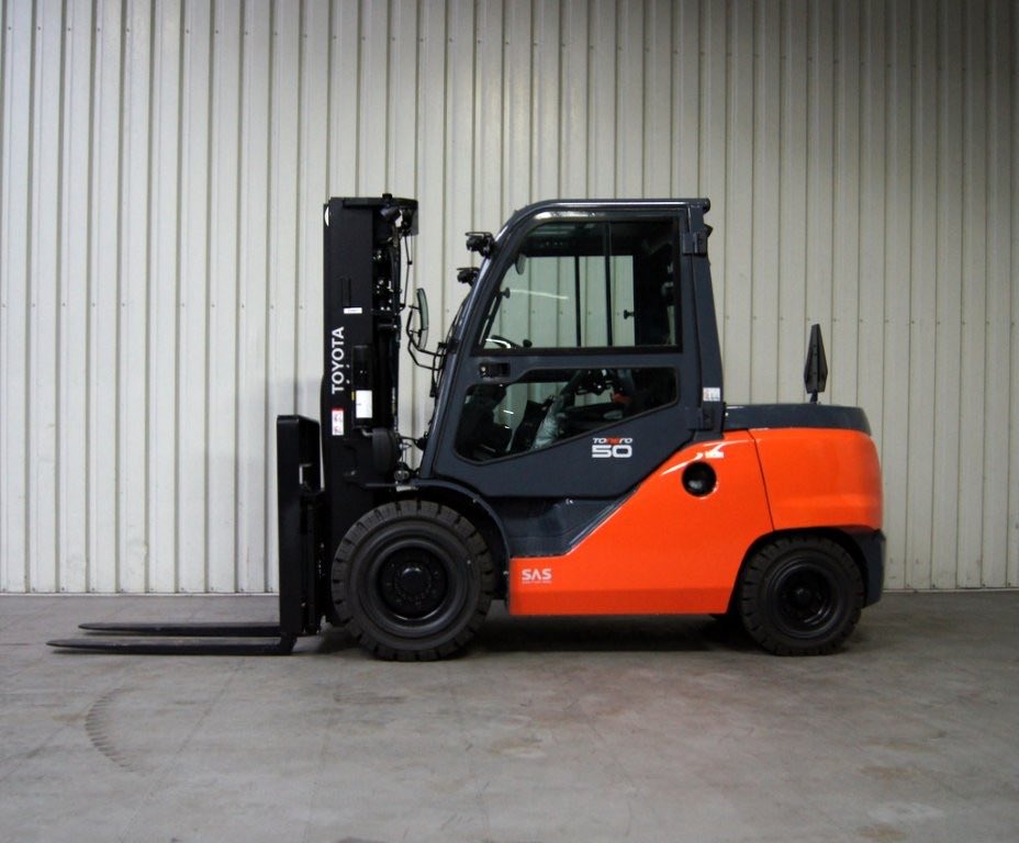 5 tons Toyota in container uitvoering, beschikbaar op dag, week of langere termijn!
heftruck-verhuur.nl