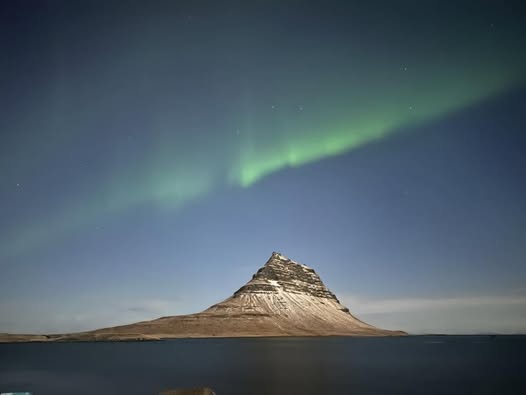 ✨ Tonight is looking GOOD for aurora hunters! (Dec 4) 🌌💚

Kp 4 “Active” conditions are on the forecast and we’ve got clear skies lining up across South &amp; West Iceland, giving you a real shot at a show.

Here are last night’s community stunners:
Sioux Ball
莊王慶
Kacper