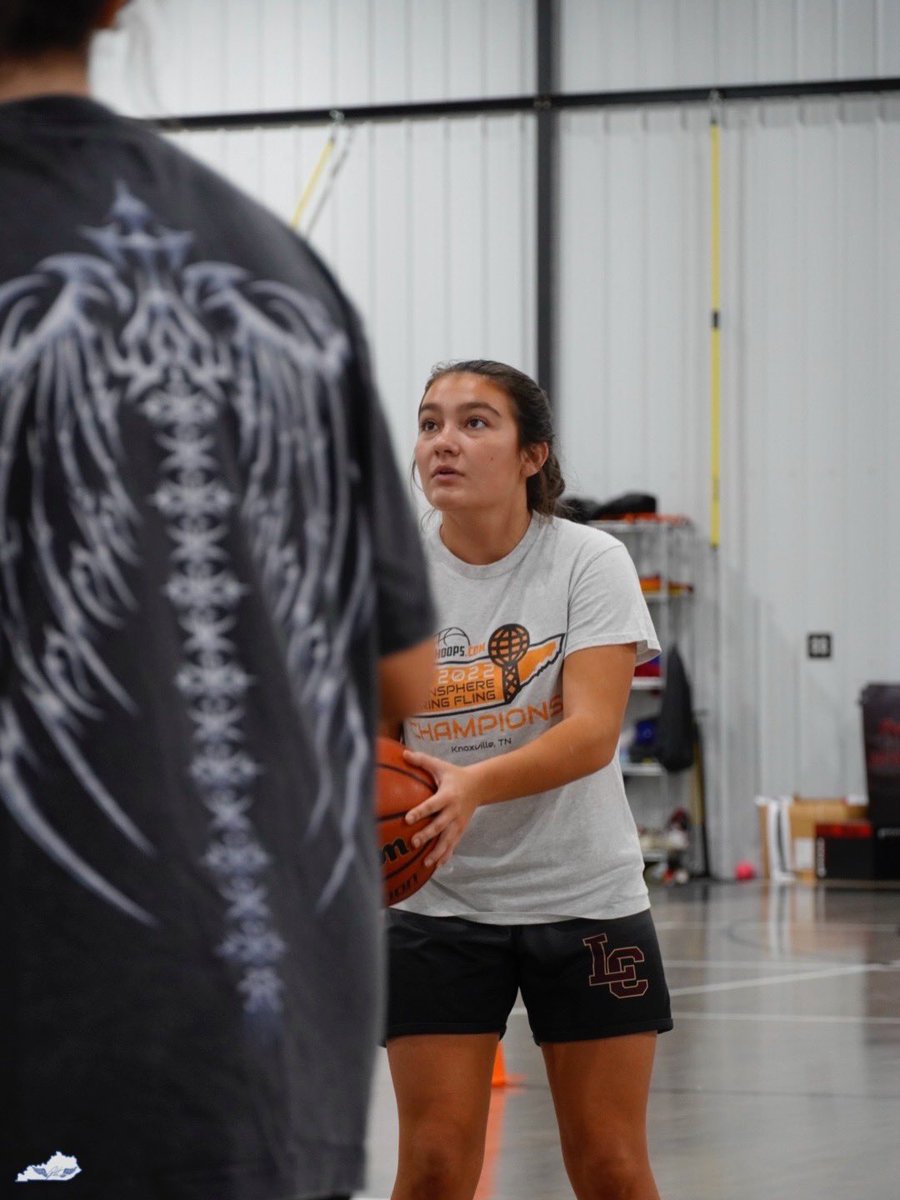 DhawkeyeMedia's tweet photo. We love the GRIND 💙

⛹🏻‍♀️Taylor Couch 
⛹🏻‍♀️Bella Mahan 
⛹🏻‍♀️Laylee Phillips 

📲DM US
☎️TEXT 859-267-3131
📧Email DhawkinsKy@yahoo.com

#kykid #dreambig #grind #basketballtraining https://t.co/16Bor4SeP3