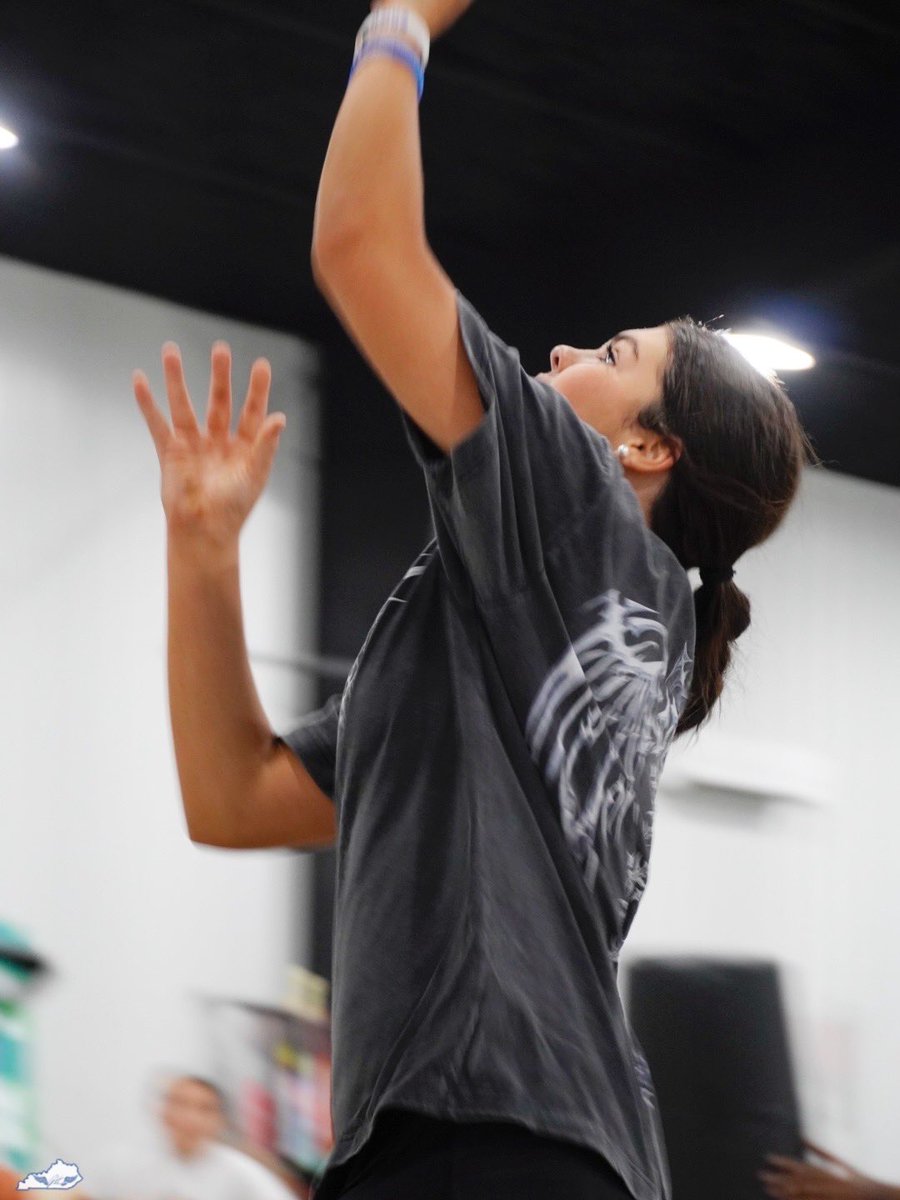 DhawkeyeMedia's tweet photo. We love the GRIND 💙

⛹🏻‍♀️Taylor Couch 
⛹🏻‍♀️Bella Mahan 
⛹🏻‍♀️Laylee Phillips 

📲DM US
☎️TEXT 859-267-3131
📧Email DhawkinsKy@yahoo.com

#kykid #dreambig #grind #basketballtraining https://t.co/16Bor4SeP3