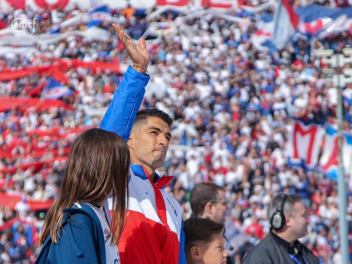 Una vez más Luis, para terminar la carrera soñada! 🔵⚪️🔴

#SuarezANacional