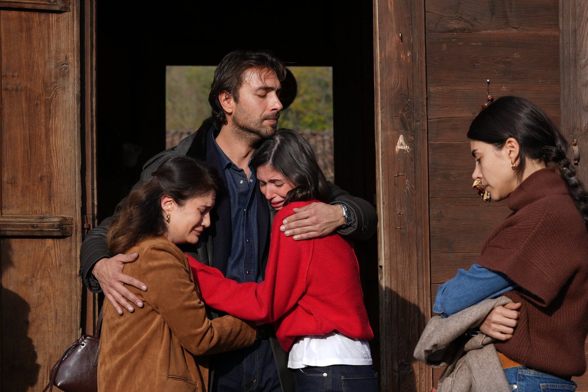 Fadime biz senden Esme’ye sarılmanı beklerken o bakış nedir kızım 😢 

#taşacakbudeniz