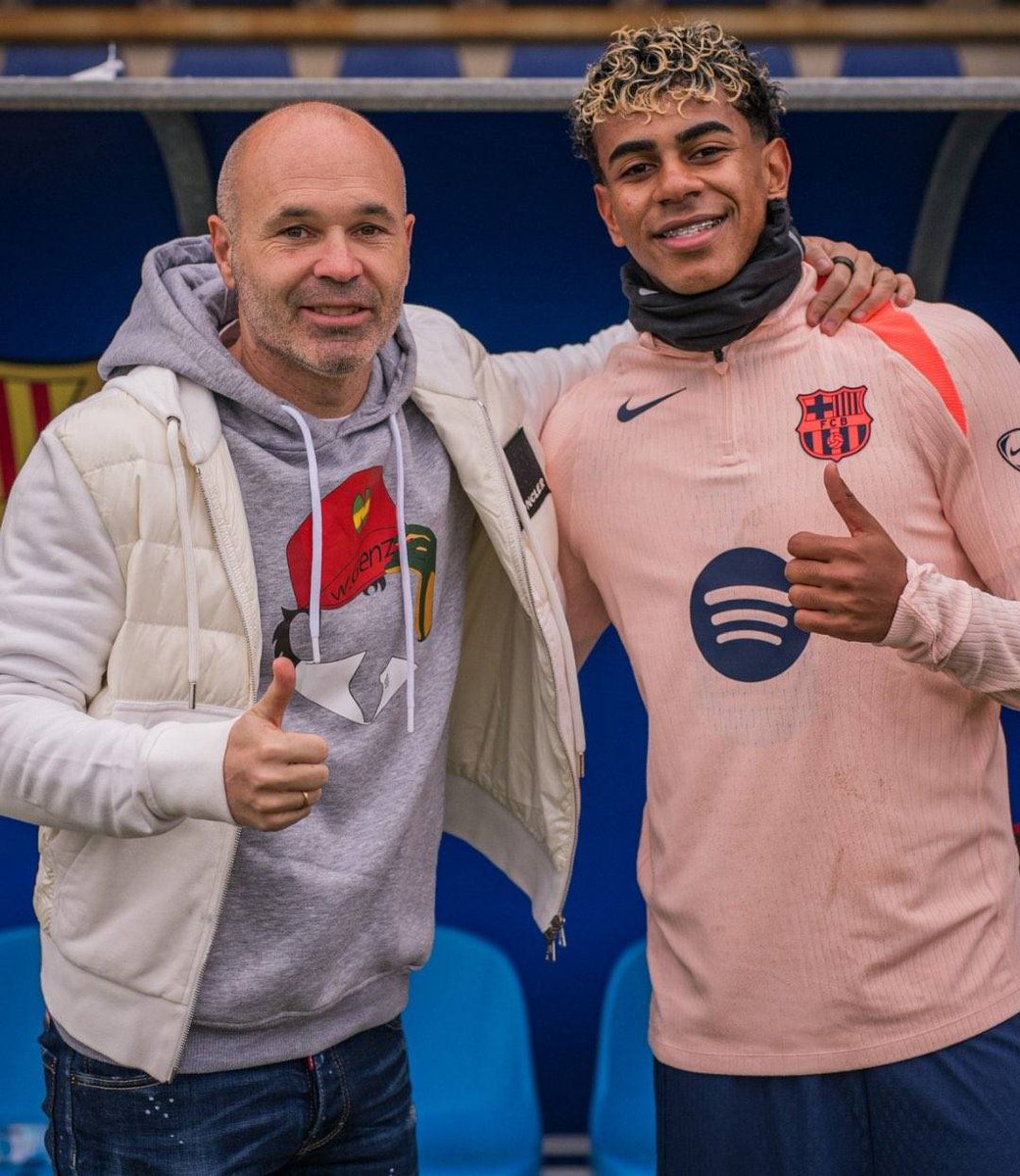 BarcaTimes's tweet photo. Lamine with Iniesta ❤🤩 https://t.co/vEhmaDJWF5