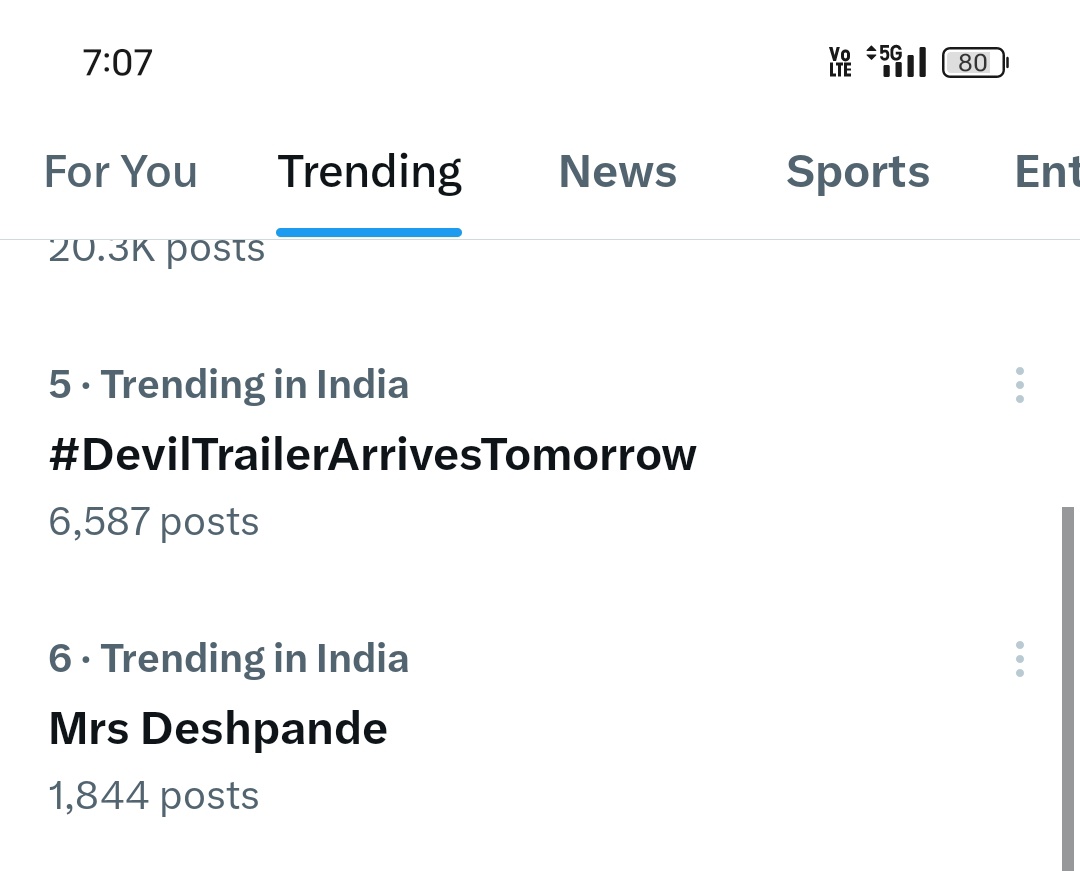 Team_DBoss171's tweet photo. ನಾವು ಯಾವತಿದ್ರು " Trending " ಅಲ್ಲೇ ಇರ್ತೀವಿ ಅದು Negetive ಇರ್ಲಿ Positive ಇರ್ಲಿ..😎🤙💥

We are Trending at 5th position in India 😮🔥

#DevilTrailerArrivesTomorrow
#DBoss #BossOfSandalwood #BBKSeason12 https://t.co/JiQVe5wuhp