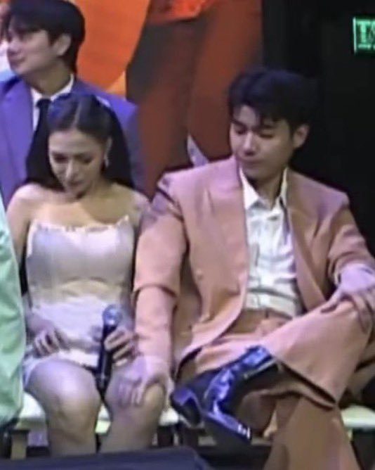 quenehhh's tweet photo. these screaming "may karapatan" fight meee https://t.co/sRXvT4TfnI