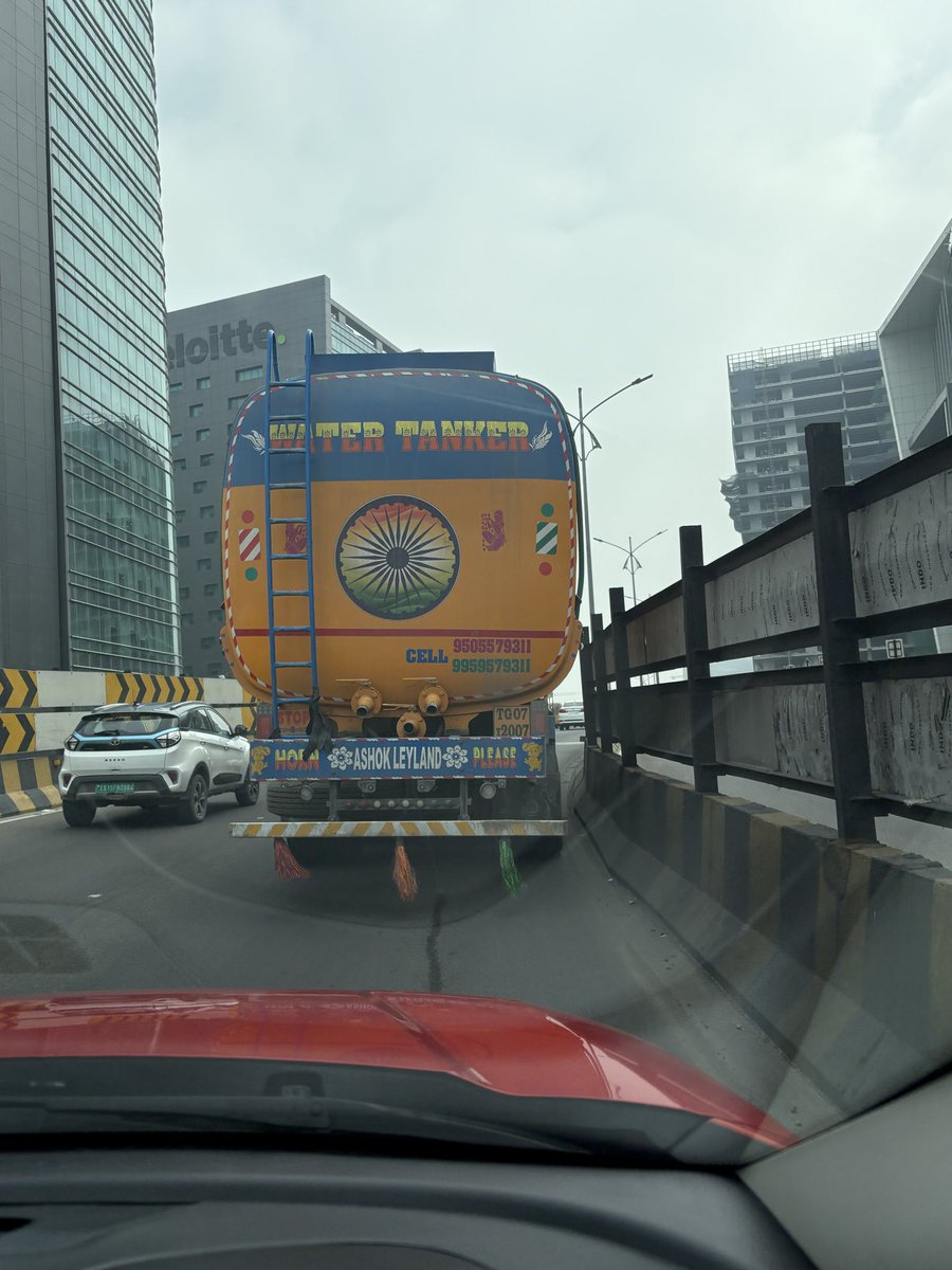 vivekrajeevr's tweet photo. Heavy vehicles are not allowed on flyover @hydtrafficpol please take care https://t.co/kOXEJm6NeY