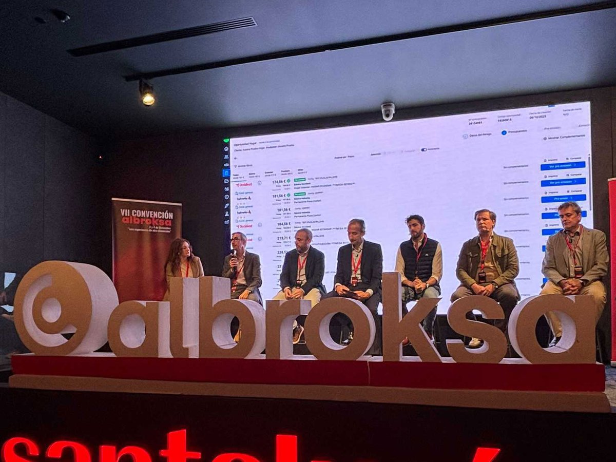 codeoscopic's tweet image. Participamos en la Convención de @albroksa 🙌

Ángel Blesa y Santiago Abadía han compartido con los asistentes las últimas novedades de #TesisBrokerManager, #Avant2Sales e #Integra

Muchas gracias por contar con #Codeoscopic en este gran evento🤝✨

#SectorAsegurador #mediadores