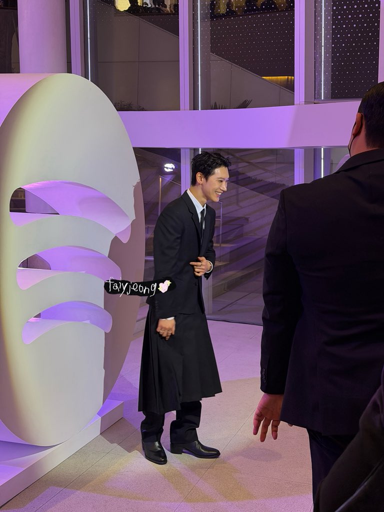 faiyx03's tweet image. หล่อเท่แค่ไหน หลุดยิ้มปุบกลายเป็นน้องลูกเตนล์ของแม่

#TENxSpotifyTH25