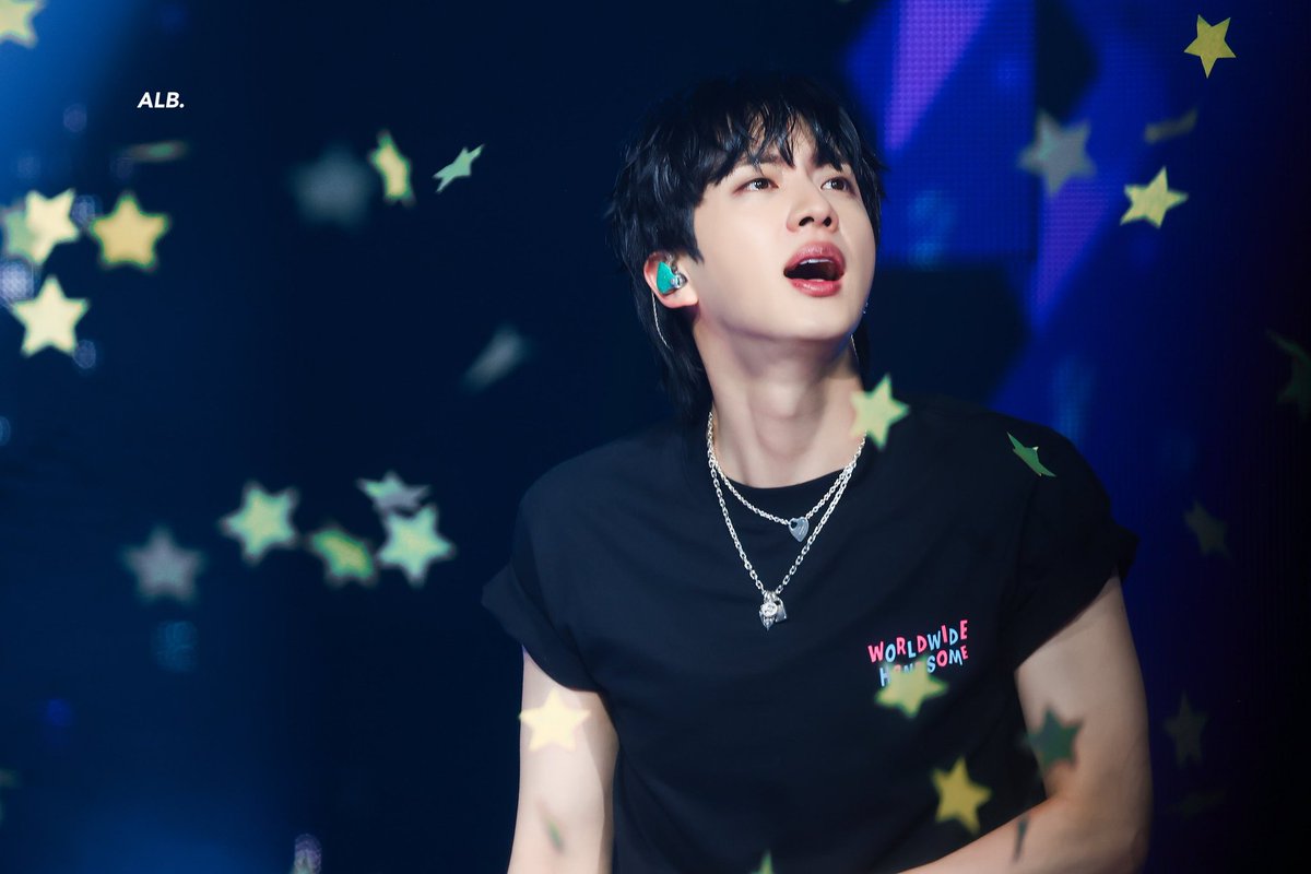 #약속해나에게세상은석진너하나라는걸
#하나뿐인_12월4일의_석진에게
#겨울에_찾아온_나의봄_석진아
#방탄소년단진 #진 #Jin 
석진아 생일 축하해♡
나에게 와줘서 고맙구 아미가 될 수 있어서 너무 행복해♡