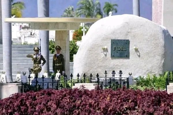 El 4 de diciembre de 2016, las cenizas del Comandante en Jefe #FidelCastroRuz fueron depositadas en el Cementerio de Santa Ifigenia en Santiago de Cuba.
¡Fidel por siempre! 

#EducaciónGuisa
#EducaciónGuisaGranma
#CubaMined