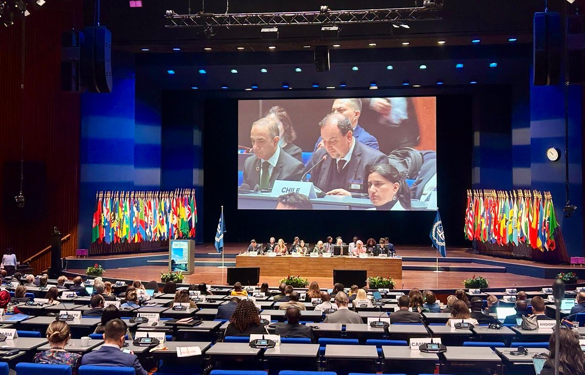 EmbChileNL's tweet image. Para Chile 🇨🇱 la cooperación con la Corte Penal Internacional es el fundamento operativo del Estatuto de Roma. Solo mediante un compromiso genuino y sostenido podremos asegurar el avance de la justicia penal internacional. Posición nacional en el plenario de cooperación #ASP24