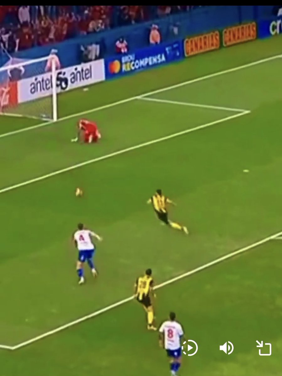 en esté Momento corte Varillas con el orto!! Pero Silvera como un buen Nacionalofilo procedio a dejarla pasar por abajo del pien en lugar de pegarle!! Gracias Maxi 💙🤍❤️ esto también es tuyo !!