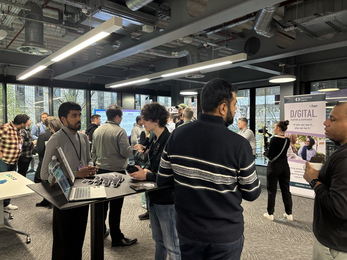 PatiniottS's tweet photo. Manchester Digital Conference👍🎓 https://t.co/cntZ4sNQsS