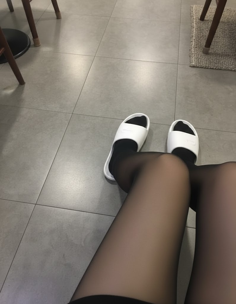 fdhaneull's tweet photo. 친구만나러 잠깐 나옴 ㅎ
눈오는데 자지갑들 택시비 채워야지?ㅋㅋ
만날사람도 없는데 방구석에서 상납이라도 해야
베타인생 의미가 있지 않겠어?ㅎ

#핀돔 #핀섭 #인간atm #상납 #인출섹스 #자지갑 https://t.co/PlpaY3JjMm
