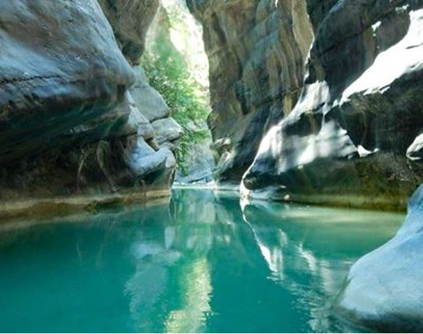 In fondo scorre

Un gruppo di amici alle prese con le gole del Sud Italia e un rafting estremo sullo Zambesi raccontato dal Guardian. Due avventure diverse, stesso protagonista: il fiume, che non fa mai sconti. Alle 15 <a href="/Radio24_news/">Radio 24</a> <a href="/matteocaccia/">matteo caccia</a>