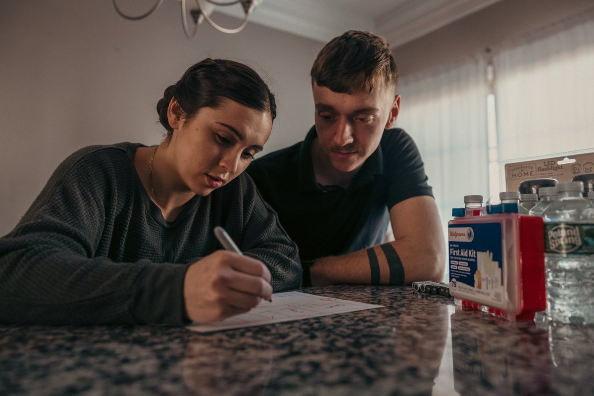 Preparing for emergencies by safeguarding important documents and property is crucial for a quick and effective recovery. Take photos or scan essential documents and store them in a water- and fire-safe container in an accessible location. 
📸LCpl. Ethan Miller
#ResolveToBeReady https://t.co/jXAu8SxDdS