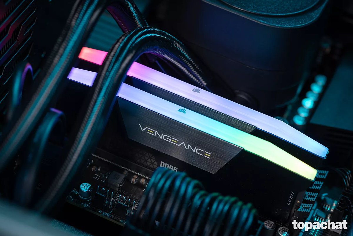 TopAchat's tweet image. 🔥 #XmasDeals 
➡ PC Gamer PHANTOM
i5 - RTX 5070 Ti - 32 Go
🔥 - 200 € !
🚀 Livré demain chez toi !

topachat.com/pages/detail2_…

🔥 Indice de performance : 25542
Cyberpunk ➡ 220 FPS 
Call of Duty ➡ 220 FPS