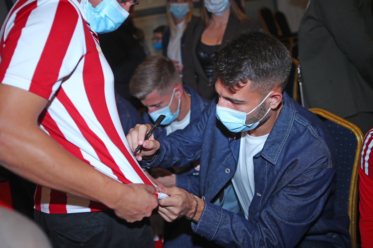 Η ΠΑΕ ΟΛΥΜΠΙΑΚΟΣ και η @stoiximan, μαζί με τη γυναικεία ομάδα του Συλλόγου, βρέθηκαν για ενδέκατη χρονιά δίπλα στα παιδιά του Συλλόγου Γονέων Παιδιών με Νεοπλασματικές Ασθένειες «Φλόγα».

#OlympiacosFC #Stoiximan #Floga