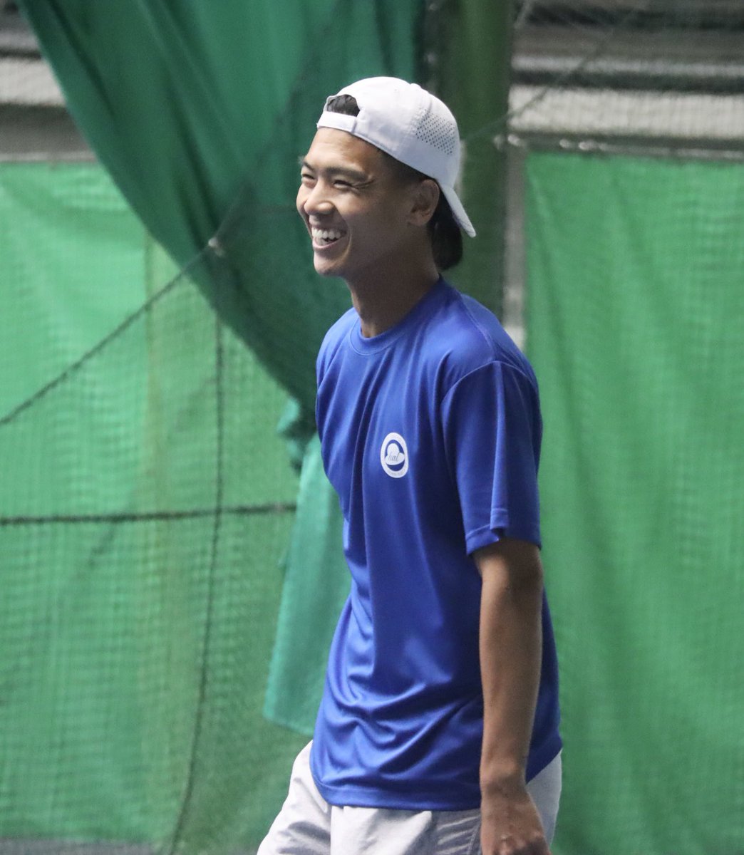 yakko560's tweet photo. #日本リーグテニス
#1stステージ
#litu #リートゥ
#橋本総業ホールディングス
オージー対決となったクブラーとの試合、
途中会話したり笑顔も見せながらプレーしていたリー・トゥ、片手バックやスライスの使い方がカッコ良かった👍
フルセット、マッチタイブレークで惜敗でしたが爽やかでした👏 https://t.co/Dpg3hb6IRy