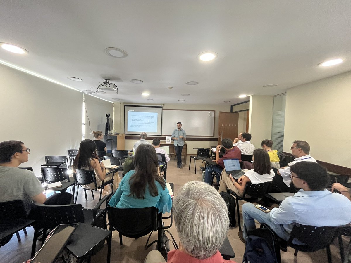 CSociales_UCU's tweet image. Destacada participación de Juan Pérez Martinere y  @Facund0_18