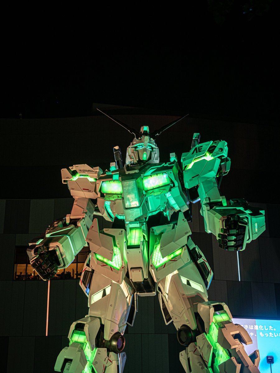 Life-size Unicorn Gundam

実物大ユニコーンガンダムで11月23日から行われている冬季限定ライトアップ。
夜間の様子がこちら。
サイコフレーム覚醒状態のグリーンとは違いイエロー強め。腿のサイコフレームなどはほぼイエロー。
これまでと違い足元のLEDには変化ありません
#実物大ユニコーンガンダム