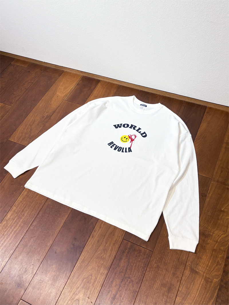 ゆるさの中に品を感じる、絶妙シルエットのロングスリーブ

肩の落ち感やほどよい袖の長さで、自然とこなれた雰囲気に

shop.revolla.com/?pid=155368143