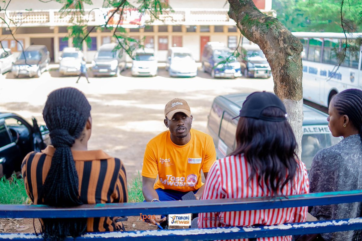 nadege_sifa's tweet photo. 1/2
#SudKivu: Grâce à l'#InfirmièreNisa, les jeunes ne restent plus seuls face à leurs questions de santé.
S'informer en toute discrétion, c'est refuser la honte, briser le silence, et prévenir les #VBG.
#MakokiYaMwasi
#StopVNumerique❌
#16JOURS2025
#TosaMwasi https://t.co/Nn2gigMEX2