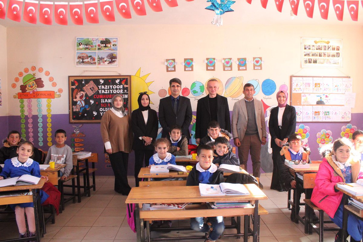 Kaymakamımız Sn. Erkan MİNUZ;

📍Süleyman Kümbet / Hanik ve Aşağıyurt mezraları ile 
📍Karakazan / bozoçayırı ve Üçevler 
mezralarını ziyaret ederek vatandaşlarımızın sorun ve taleplerini dinledi.
Ardından köy okullarımızı ziyaret eden  Kaymakamımız öğrencilerle bir araya geldi.