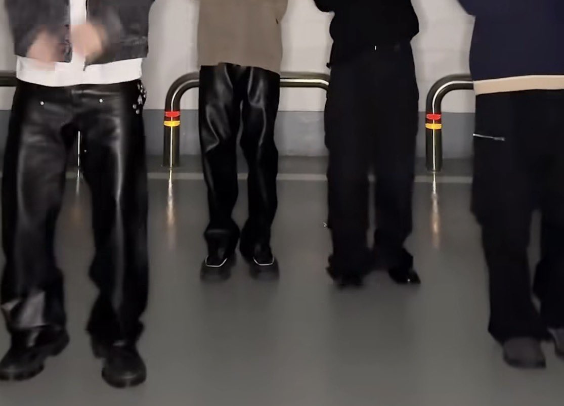 1boyy25's tweet photo. 한분...(
허벅지가조금두툼하신것같기도하고(p) https://t.co/hmCD35rrgD