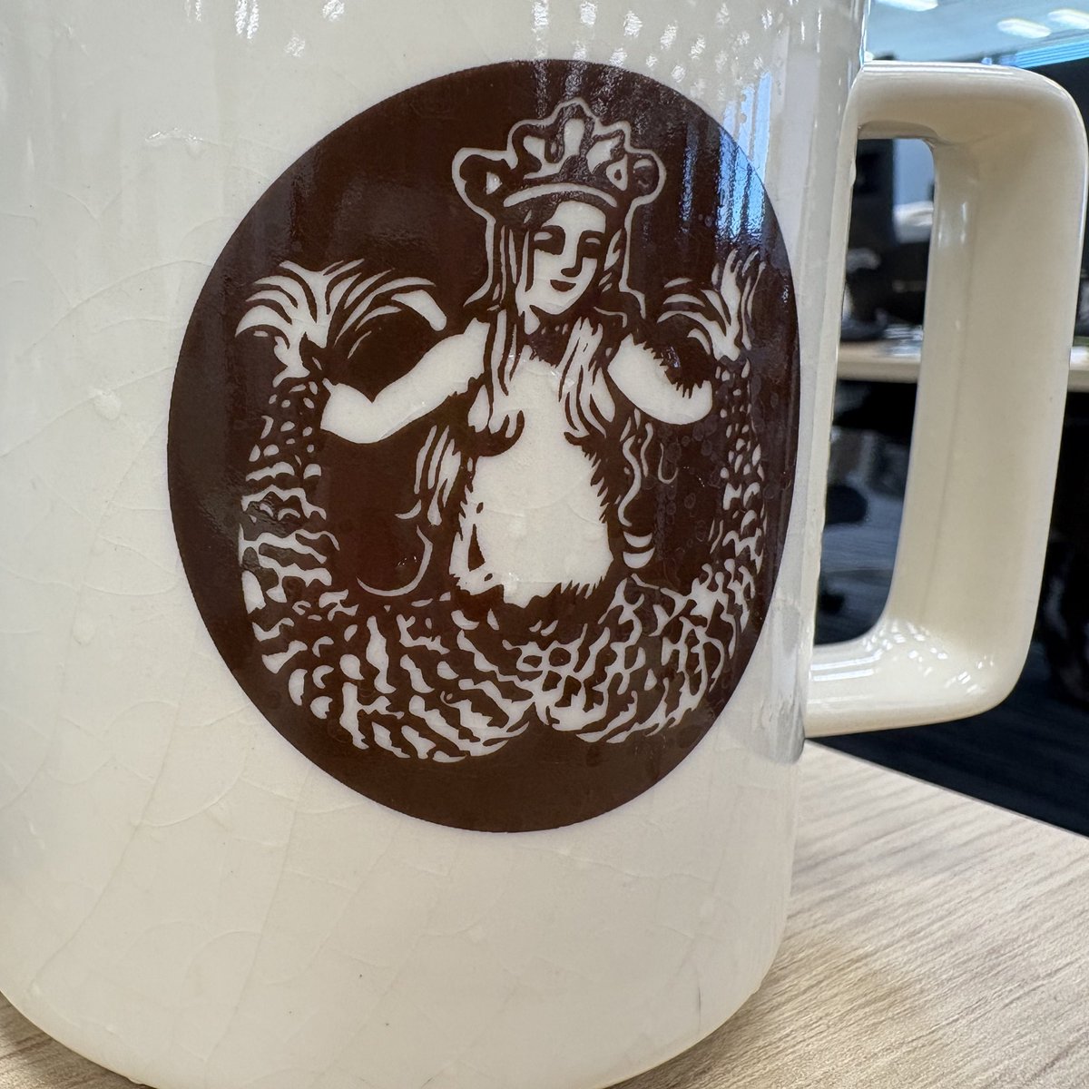 スタバの本店で昔買ったマグカップ、ひび割れがすごかったんだけど