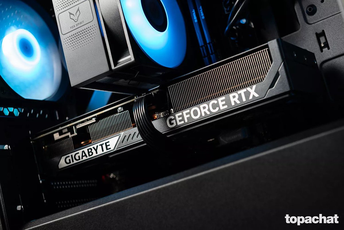 TopAchat's tweet image. 🔥 #XmasDeals 
➡ PC Gamer DRIFTER 
Core Ultra 5 - RTX 5070 - 32 Go
🔥 - 100€ !
🚀 Livré demain chez toi !

topachat.com/pages/detail2_…

🔥 Indice de performance : 19719
Battlefield 6 ➡ 180 FPS 
Valorant ➡ 345 FPS